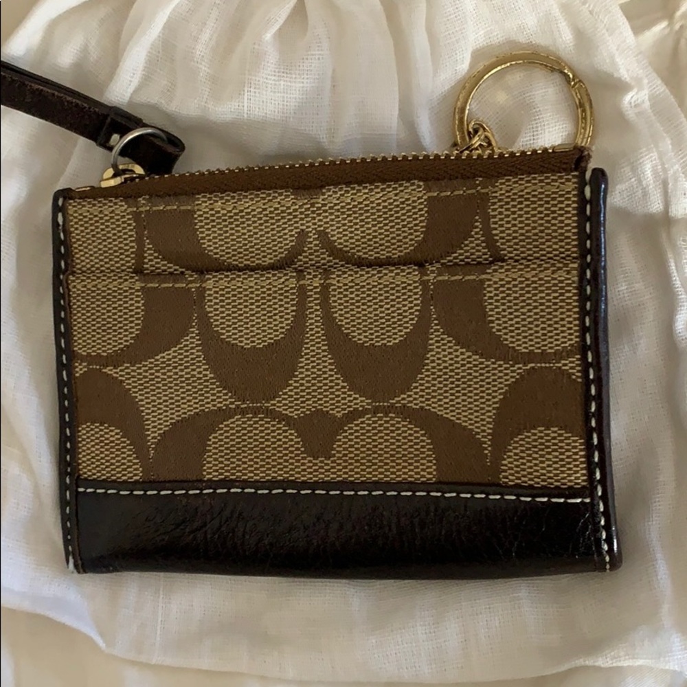 coach pouch